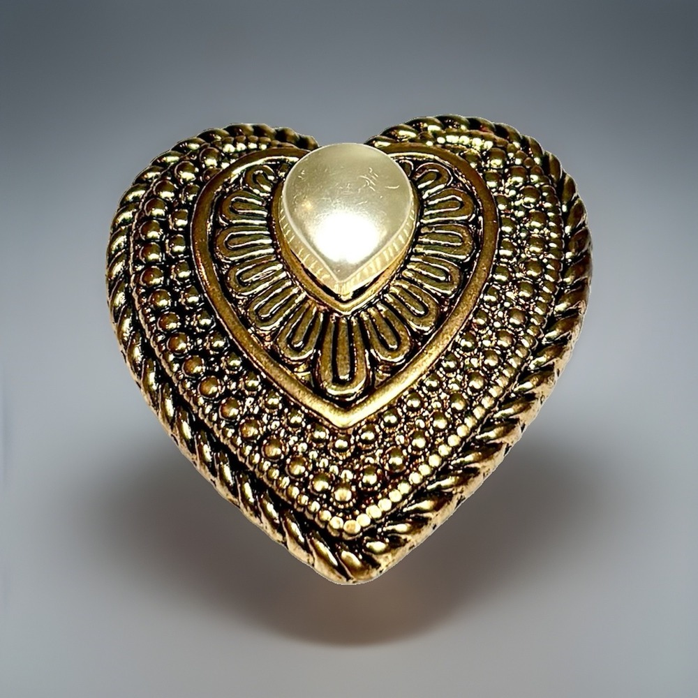 Vintage Ornate Heart Brooch Pin Gold Tone Embossed Rope Border Faux Pearl Center